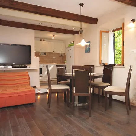 By The Sea Merag, - 7877 Cres