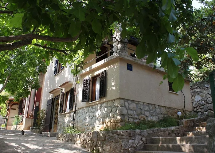 By The Sea Merag, - 7877 * Cres